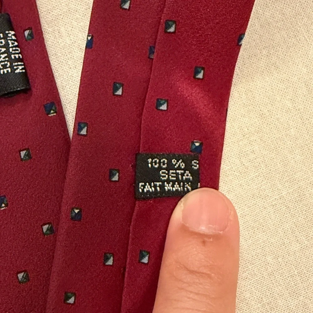 Christian Dior 100% Silk Burgundy Tie with Blue Accents - Picture 4 of 7
